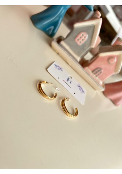 Gold Renk Çift Halka Çivi Kapamalı Küpe – Modern & Zarif modelleri