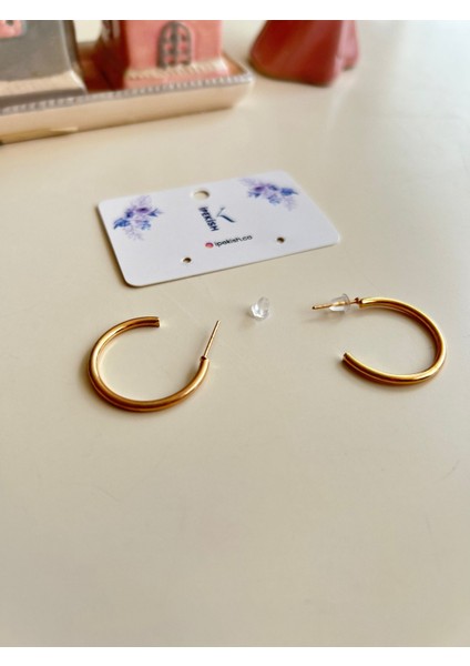 Düz Gold Halka Küpe – Orta Boy & Zarif Çivi Kapama fiyatları