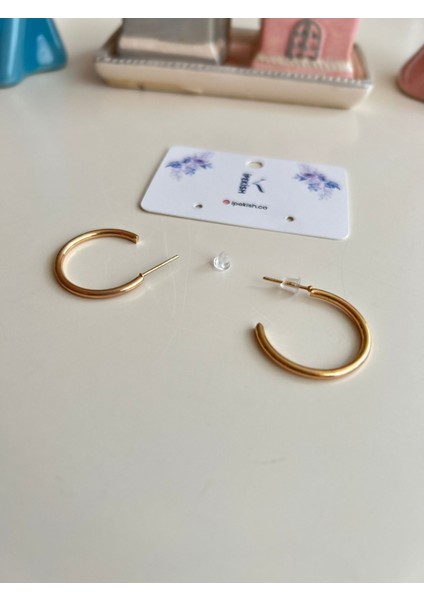 Düz Gold Halka Küpe – Orta Boy & Zarif Çivi Kapama modelleri