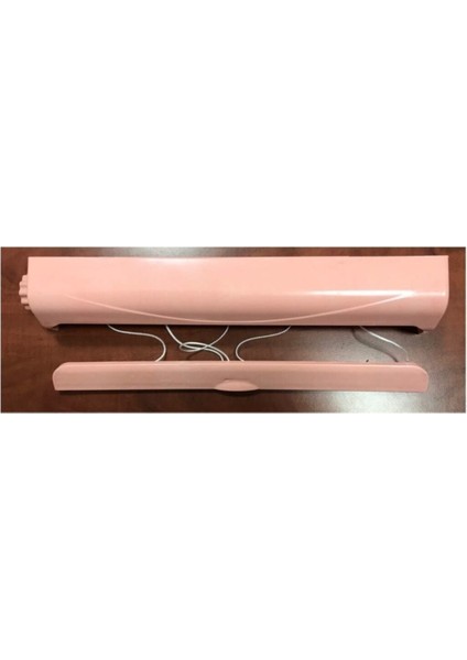 Beyaz plastik çamaşır asacağı, dayanıklı ve pratik ev kullanımı için ideal