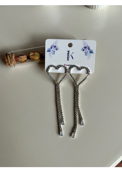 Taşlı Kalp Formlu 2 Sallantılı Silver Küpe – Minimal ve Zarif Tasarım
