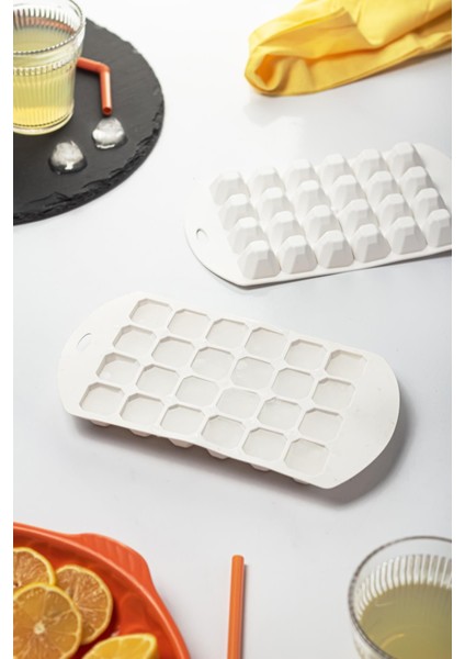 Elite Büyük Beyaz Piramit Buz Kalıbı (13*24*2 Cm) 1 Adet
