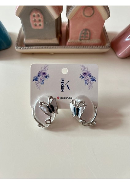 Kelebek Figürlü Küpe – Büyük Beyaz Taşlı, Renkli Detaylı, Silver Renk