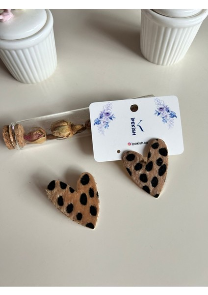 Leopar Desenli Kalp Form Gold Küpe – Çift Parça Bujiteri Model