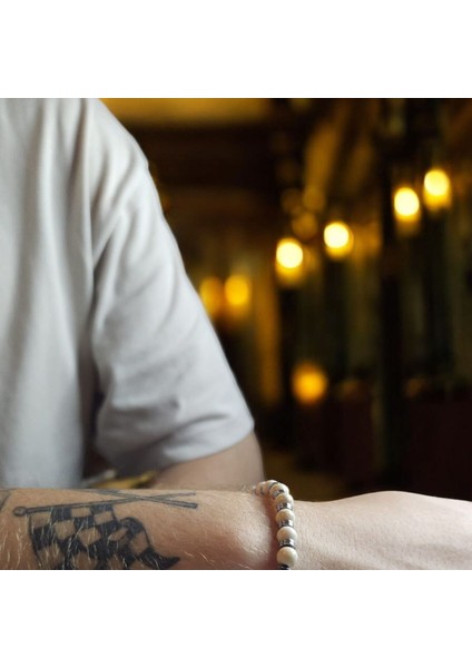 Howlite Power Erkek Bileklik (Çelik ve Havlit Taşlı, Kalın Erkek Bileğine Uygun, Nikel Içermez– Fundéa Jewelry