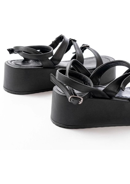 861-1222 Siyah Tokalı Bilekten Bağlamalı Dolgu Kadın Sandalet indirimleri