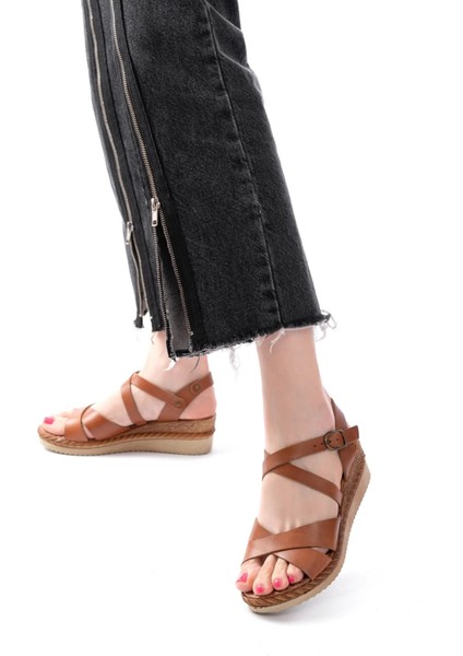 731-045 Taba Çapraz Hakiki Deri Dolgu Topuklu Günlük Kadın Sandalet fiyatları