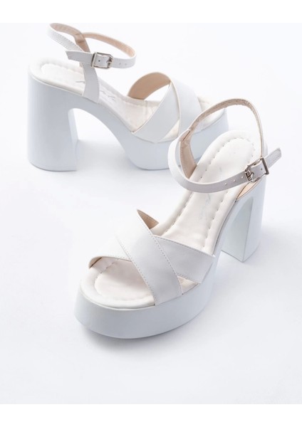 P-105 Beyaz Çapraz Kalın Topuklu Kadın Sandalet indirimleri