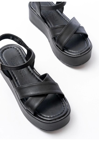 861-1005 Siyah Günlük Çapraz Dolgu Topuk Kadın Sandalet