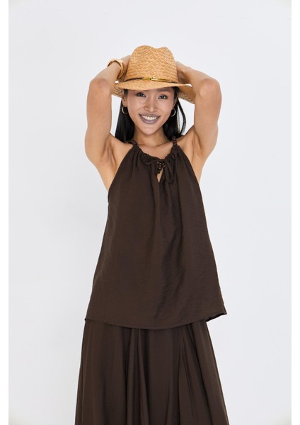 Sıfır Kollu Halter Yaka Bluz