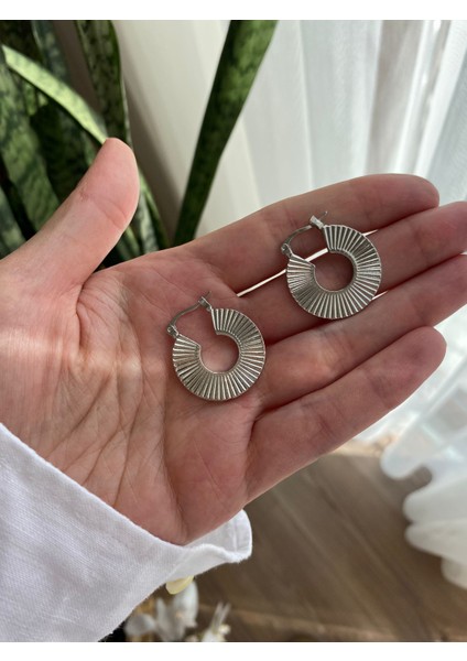 Çizgi Model Modern Gümüş Renkli Halka Küpe