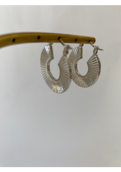 Çizgi Model Modern Gümüş Renkli Halka Küpe fırsatları