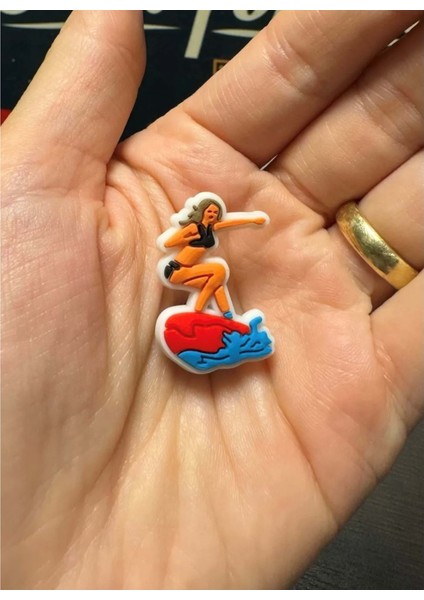 Terlik Süsü/sörf Yapan Kız