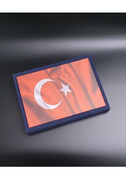 Elite Türk Bayraklı Çikolata Kutusu Kadife Kitap Şeklinde 1 Adet