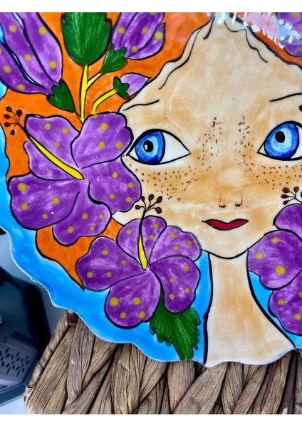 Elite Iznik Çini Tabak Kız Motifli 1 Adet