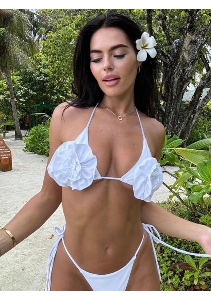 Beyaz Gül Detaylı Bikini Takımı