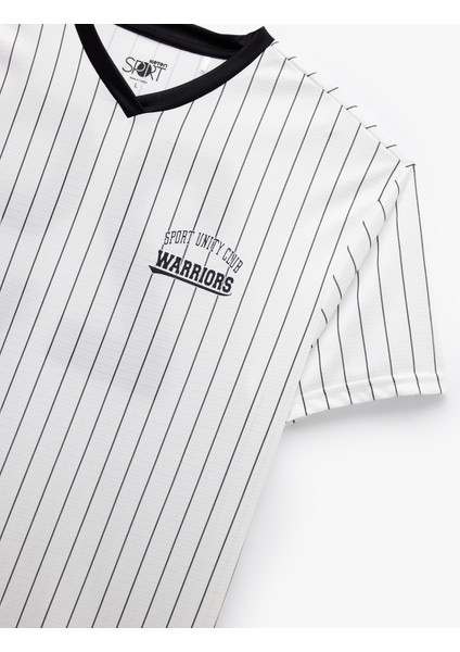 V Yaka Kısa Kollu Çizgili Biyeli Oversize Baskılı Spor Tişört modelleri