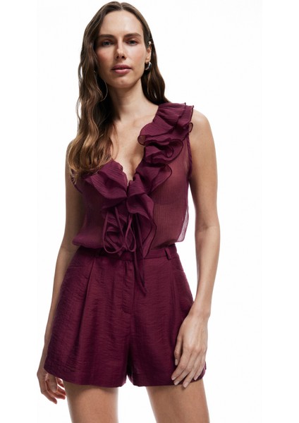 x Melis Ağazat - Kolsuz Fırfır Detaylı V Yaka Krep Bluz modelleri