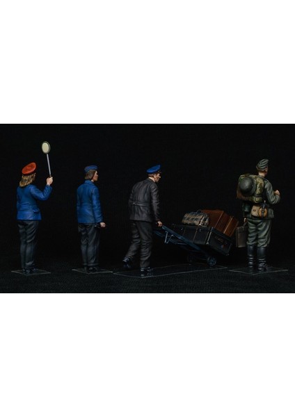 38010 1:35 Alman Tren Istasyonu Görevlisi 1930-40 fiyatları