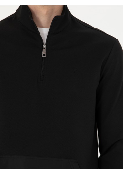 Erkek Siyah Regular Fit Yarım Fermuarlı Cepli Sweatshirt 50276174-VR046