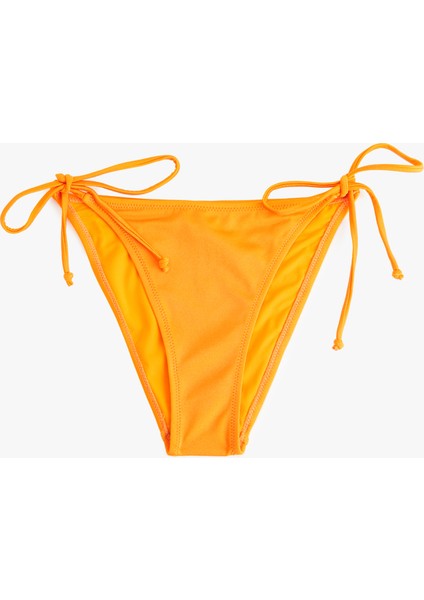 Astarlı Biyeli Yanları Bağlamalı Ipli Bikini Altı