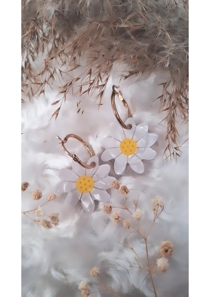 Kadın Papatya Figürlü Küpe