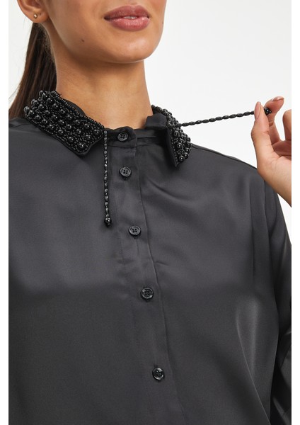 Kadın Taş Detaylı Saten Gömlek – Düğmeli, Şık ve Akıcı Dokulu Tasarım modelleri