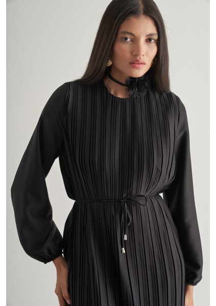 Saten Dokulu Ince Piliseli Siyah Maksi Elbise modelleri