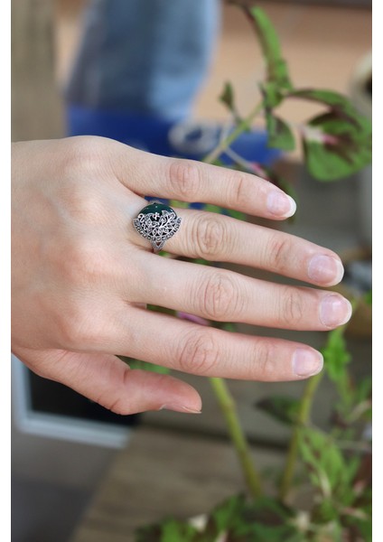 Zümrüt Taşlı Tavus Kuşu Model 925 Ayar Gümüş Markazit Kadın Yüzük 201024209 fiyatları