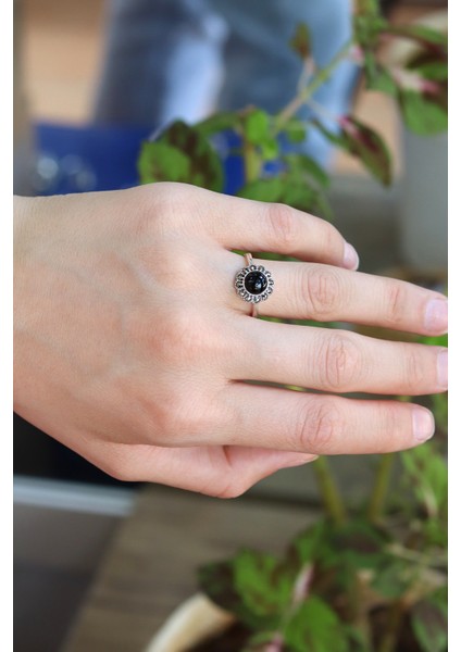 Oniks Taşlı Papatya Model 925 Ayar Gümüş Markazit Kadın Yüzük 201024243 fiyatları