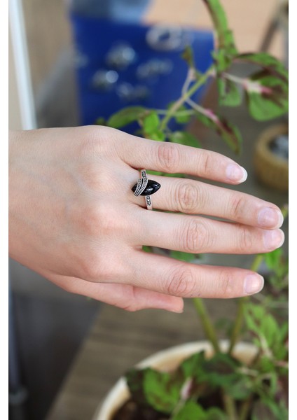 Oniks Taşlı 925 Ayar Gümüş Markazit Kadın Yüzük 201024203 fiyatları