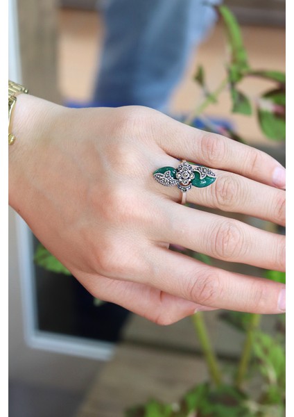 Zümrüt Taşlı Çiçek Model 925 Ayar Gümüş Markazit Kadın Yüzük 201024228 fiyatları