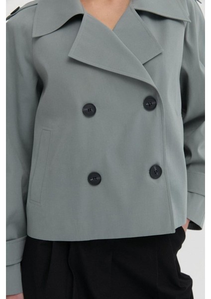 Katlı Yaka Kısa Trençkot