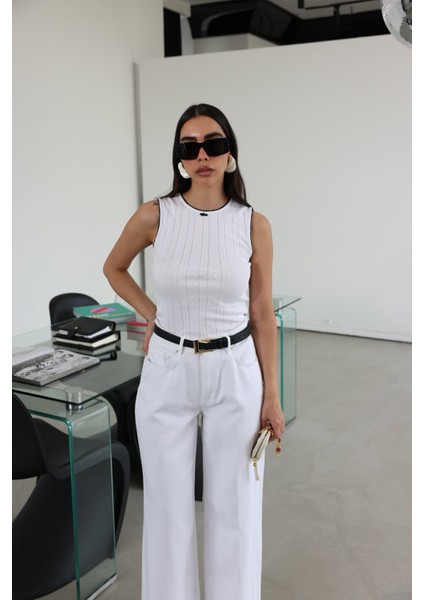 Yakası ve Kolları Biyeli Atlet