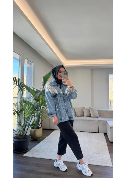 9191 - Yaka Nakış Detaylı Rahat Şık Kadın Kot Ceket