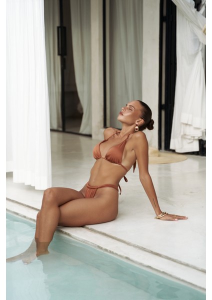 Dahlia Büzgü Detaylı Kalın Bantlı Kiremit Bikini Altı