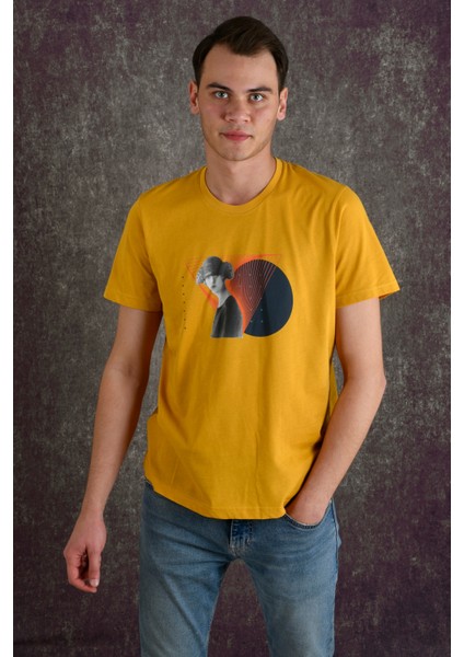 Staring Woman Erkek Baskılı T-Shirt fırsatları