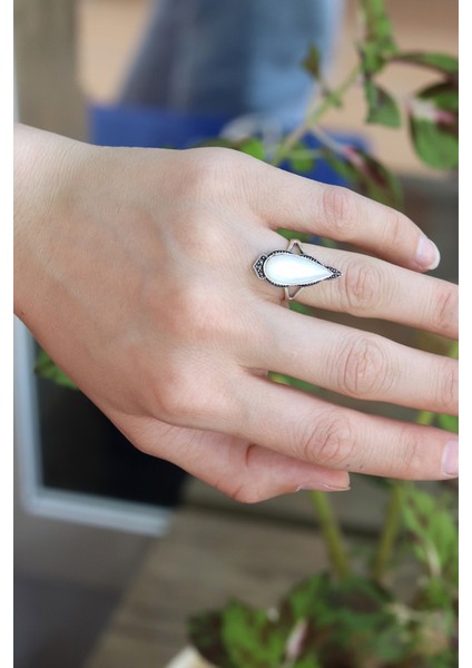 Sedef Taşlı Mekik Model 925 Ayar Gümüş Markazit Kadın Yüzük 201024226 fiyatları