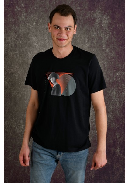 Staring Woman Erkek Baskılı T-Shirt fırsatları