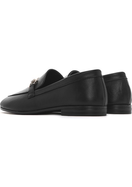 Kadın Siyah Tokalı Deri Loafer 25SFD351618