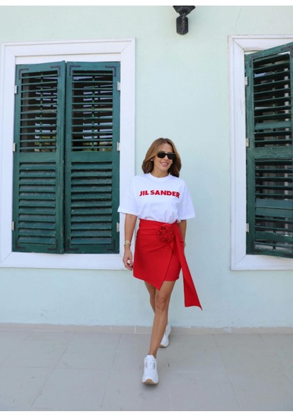 Kırmızı Üçlü Gül Broş Detay Parçalı Etek modelleri