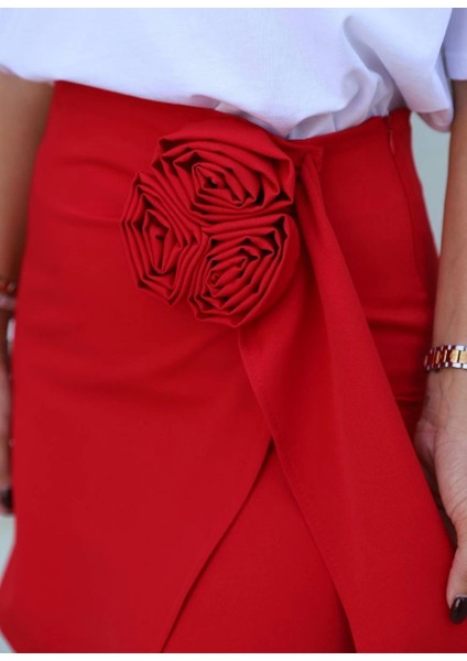 Kırmızı Üçlü Gül Broş Detay Parçalı Etek indirimleri
