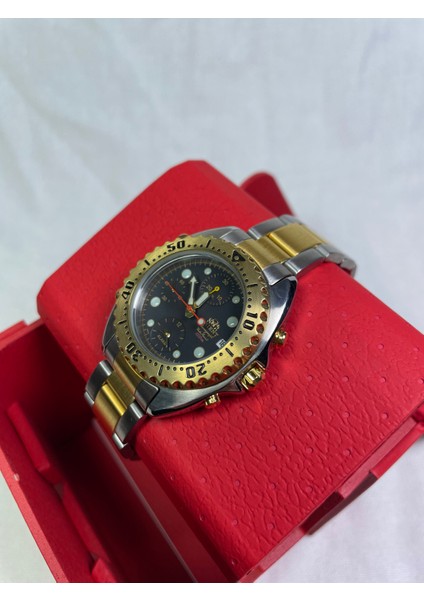 BS902025117A Retro Model Yuvarlak Çelik Kasa Sarı Çerçeveli Üç Fonksiyonlu Takvimli Füme Kadranlı Kronometre ve Alarmlı Lüks Erkek Kol Saati