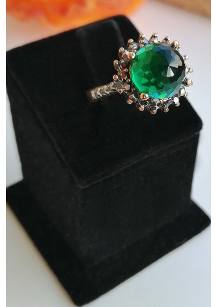 Yeşil Taşlı Çiçek Yüzük