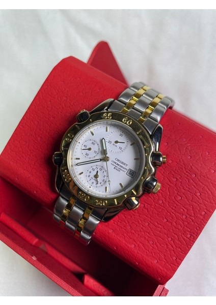 BS902025118B Retro Model Yuvarlak Metalik Kasa Sarı Çerçeveli Üç Fonksiyonlu Takvimli Beyaz Kadranlı Kronometre ve Alarmlı Erkek Kol Saati