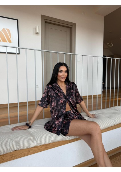 Çiçek Desen Pijama Takımı fırsatları