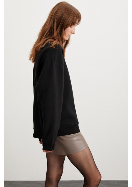 Allys Kadın Bisiklet Yaka Oversize Basic Siyah Sweatshirt