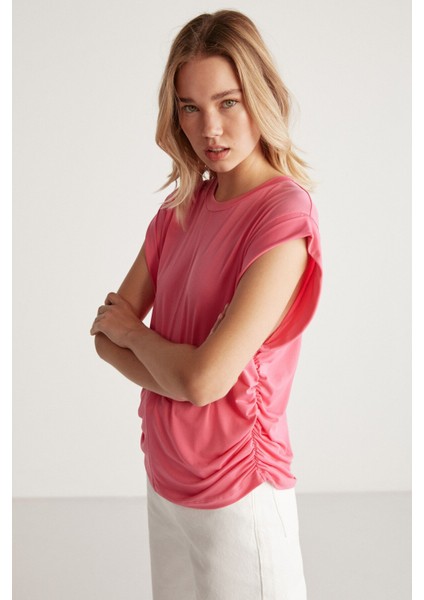 Roberta Kadın Sandy Dökümlü ve Esnek Kumaşlı Düşük Omuzlu Kolsuz Oversize Pembe Bluz modelleri