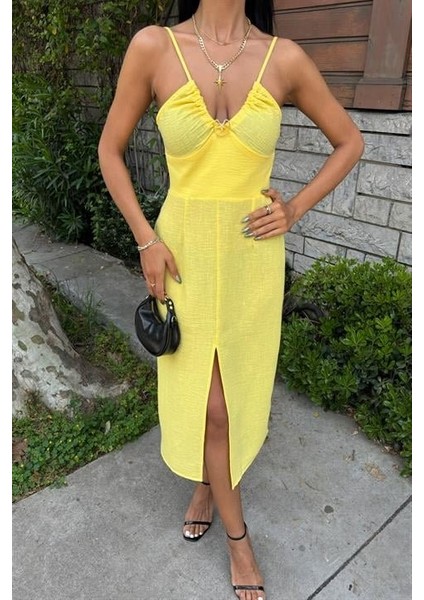 Göğsü Aksesuarlı Önü Yırtmaçlı Elbise 2899