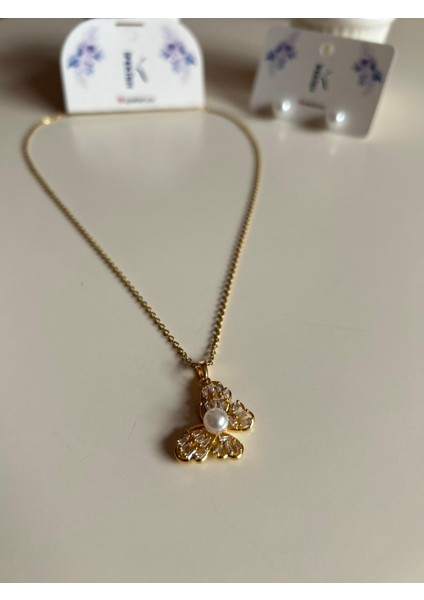 Inci Boncuklu Kelebek Figürlü Kolye & Inci Küpe Seti – Gold Renk Paslanmaz Çelik modelleri